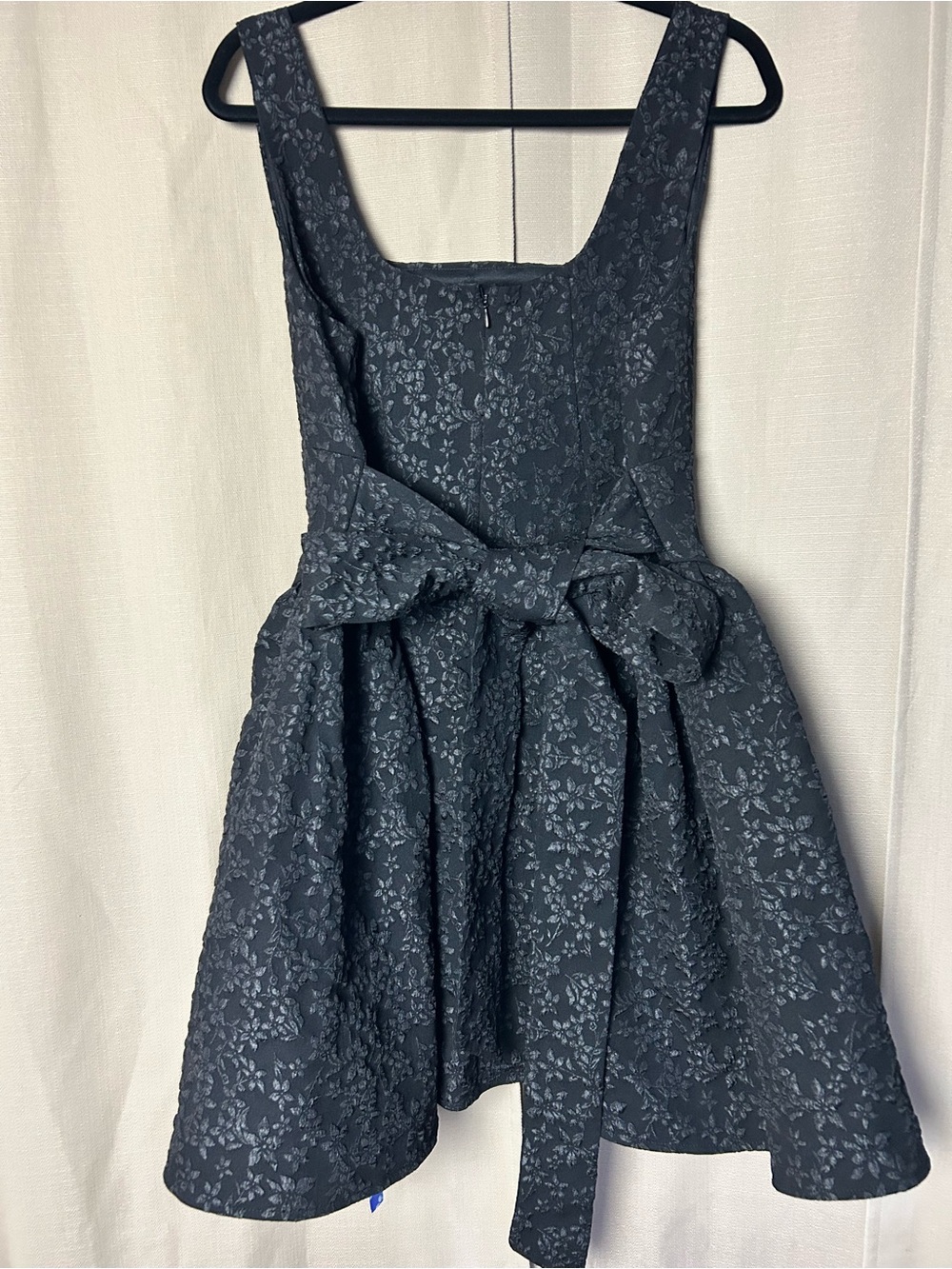 Cider SQUARE NECK FLORAL JACQUARD BACKLESS BOWKNOT MINI DRESS CURVE & PLUS - Picture 5 of 9